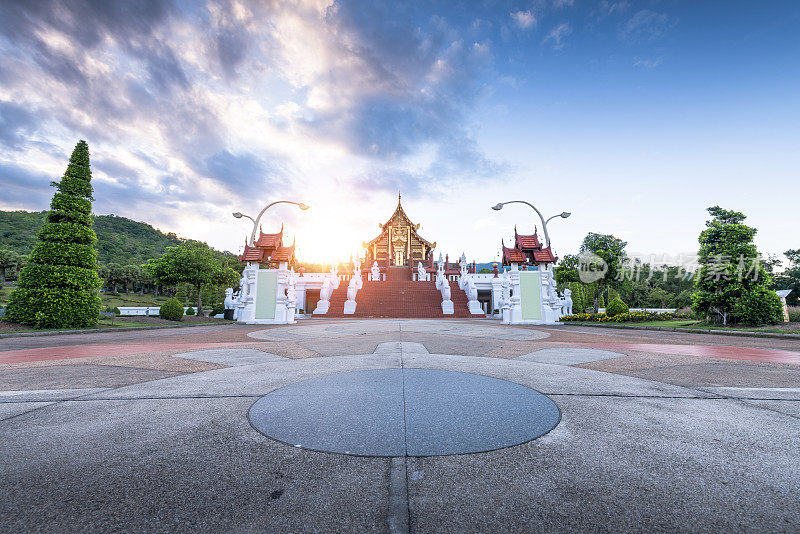 Wat Phasornkaew temple，这个地方是泰国碧差汶的热门旅游景点。